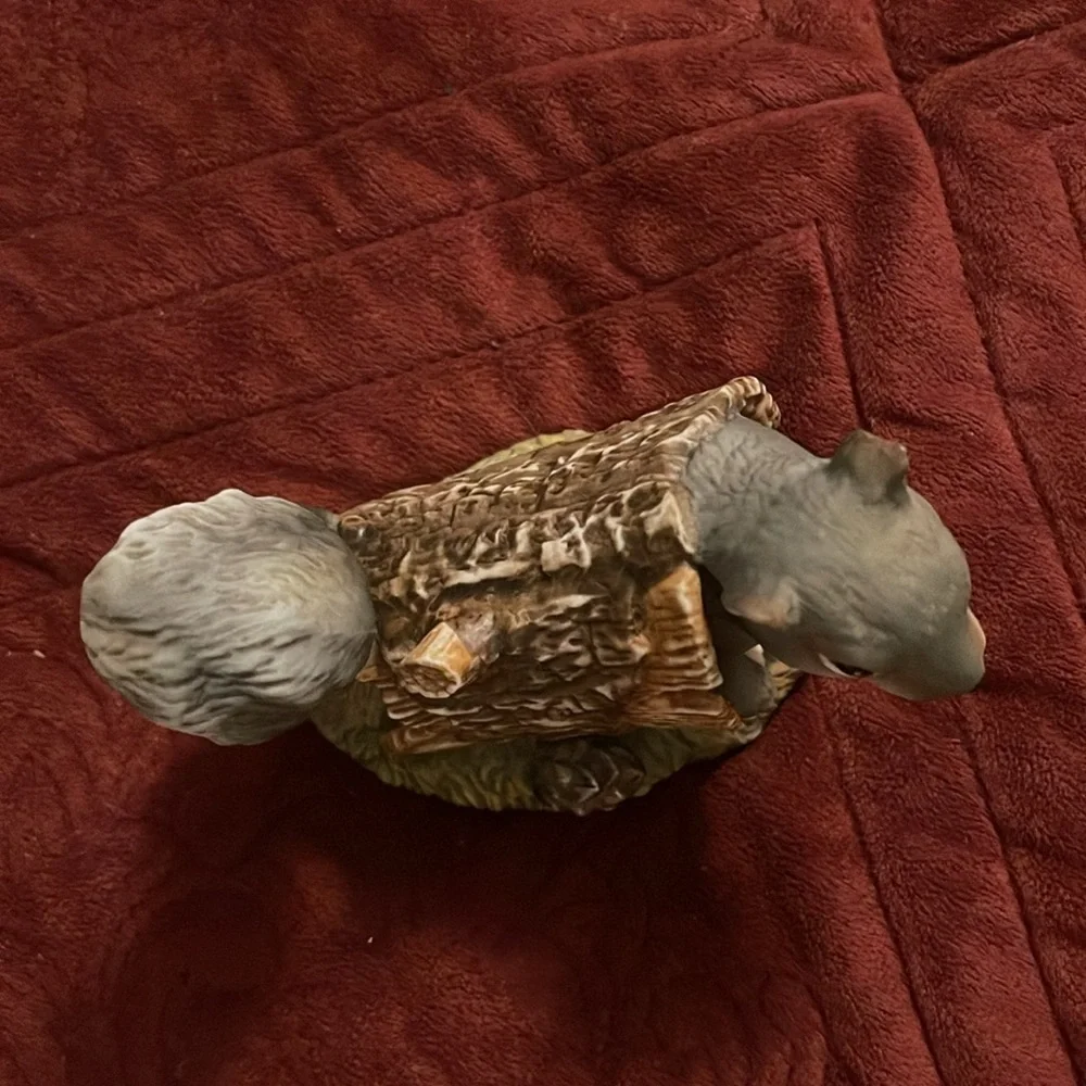 SQUIRREL! VTG Homco Masterpiece Porcelain Squirrel Figurine‎ Signed Mizuno 1986